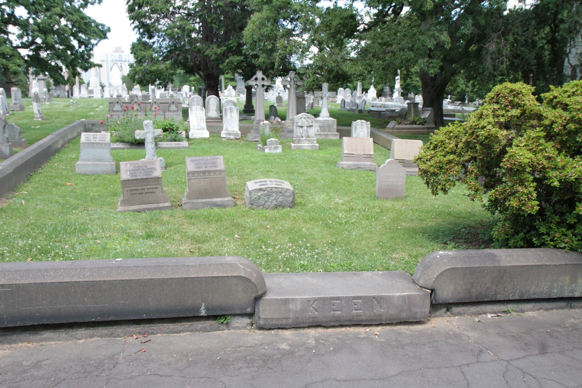 William Williams Keen's tomb, Woodland Cemetery, Philadelphia (1).JPG